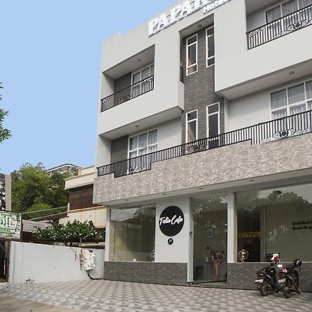 Super Oyo Capital O 92066 Papakoel Hotel & Cafe Medan Buitenkant foto