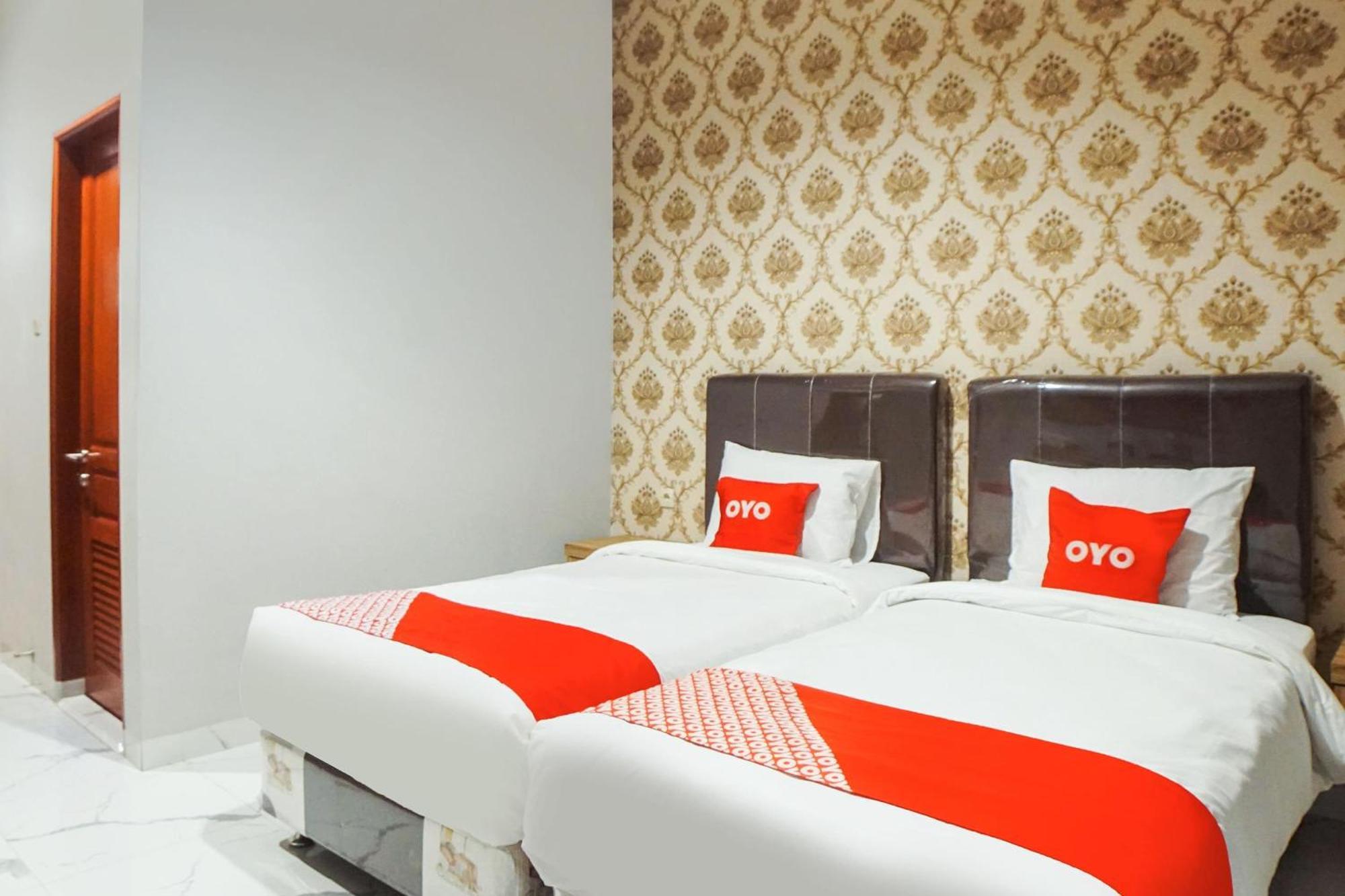 Super Oyo Capital O 92066 Papakoel Hotel & Cafe Medan Buitenkant foto