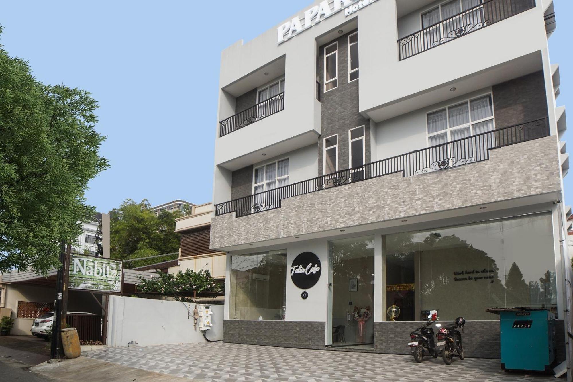 Super Oyo Capital O 92066 Papakoel Hotel & Cafe Medan Buitenkant foto