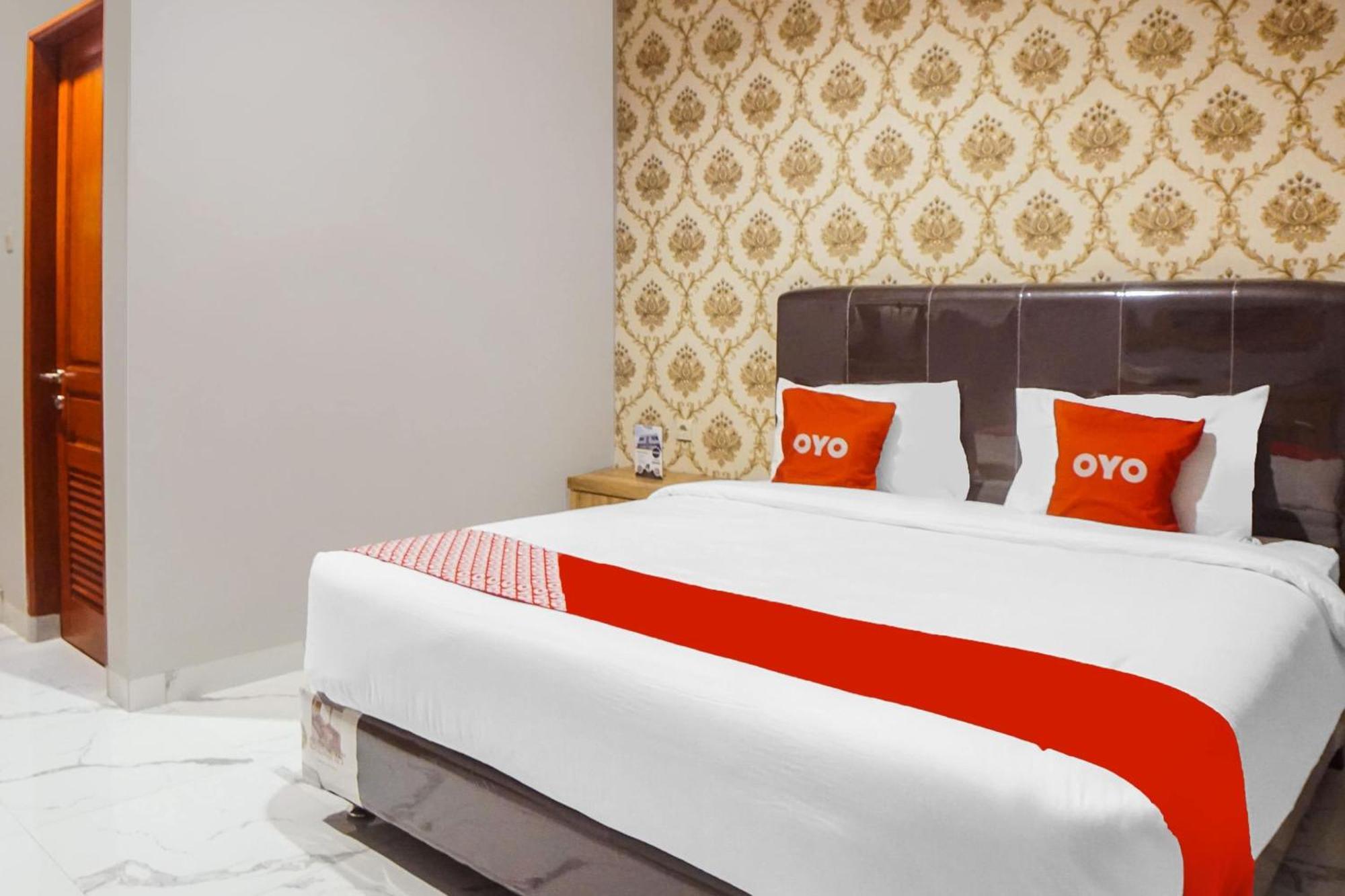 Super Oyo Capital O 92066 Papakoel Hotel & Cafe Medan Buitenkant foto